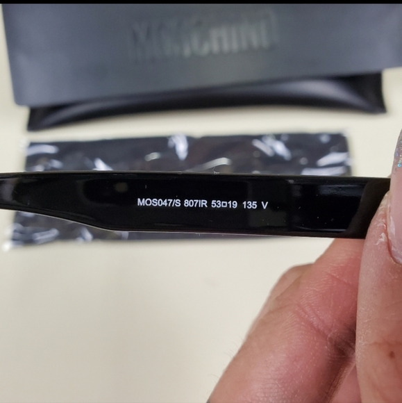 💕💯 Authentic MOSCHINO Sunglasses💕 - Picture 3 of 7